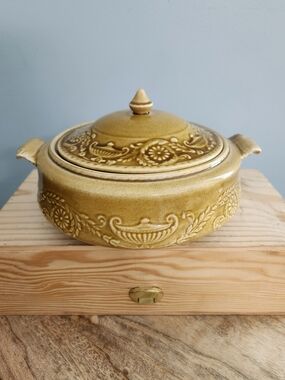 Canonsburg Regency Pottery Ceramic Covered Casserole/Vegetable Dish